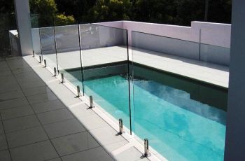 10. Vista Glass swimming pool fence in Bishop's Stortford, Chelmsford, Cambridge, Colchester and Ipswich